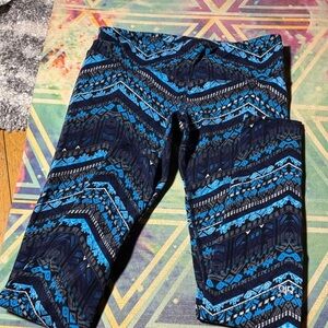ALO Yoga Leggings with Blue Geometric Pattern
